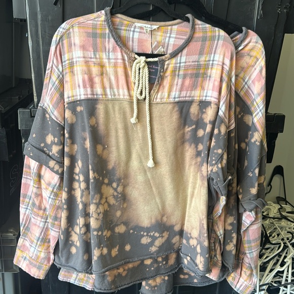 NWT splatter and plaid top - Picture 1 of 6